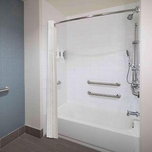 King Room Hearing Access or Non-Smoking